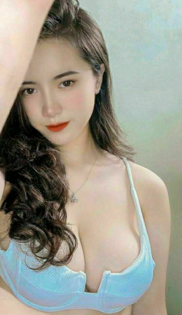 Em thư ký xinh đẹp bú buồi cực điệu nghệ